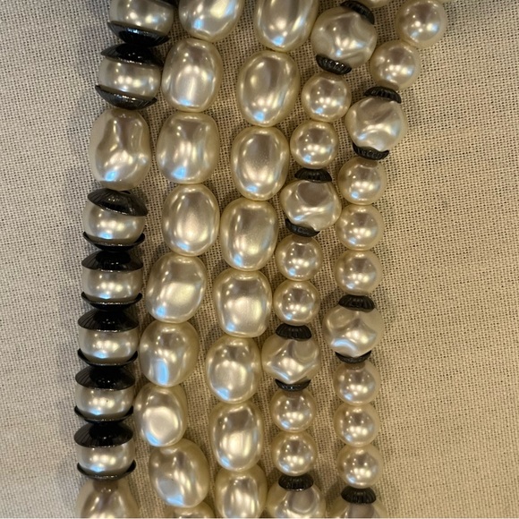 5 Strand Pearl Choker - Picture 11 of 16